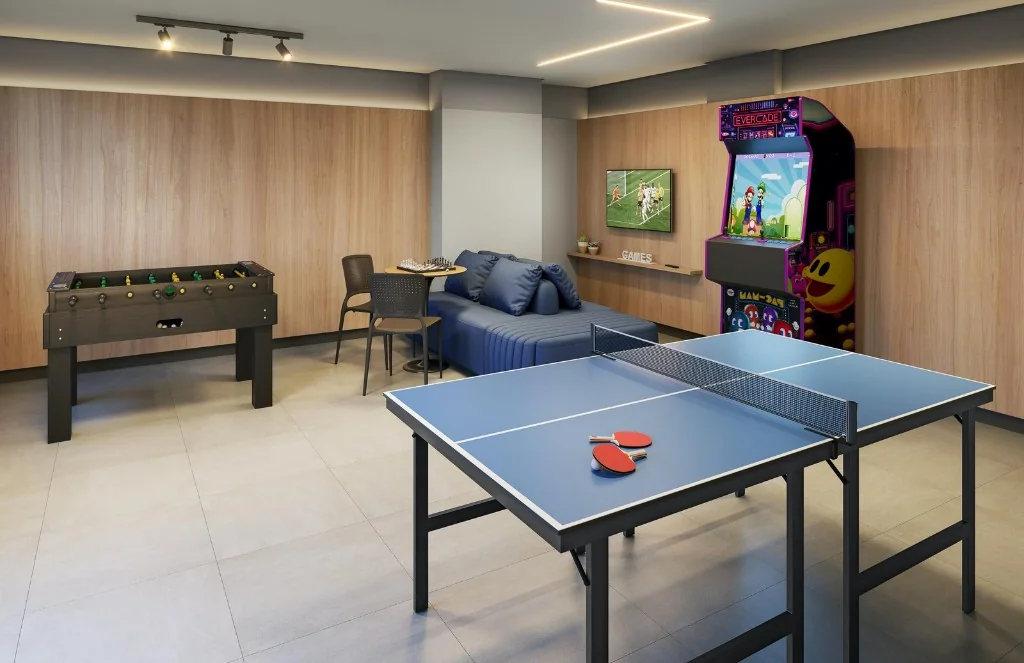 Brinquedoteca infantil com mesa de atividades, piscina de bolinhas e ambiente seguro.